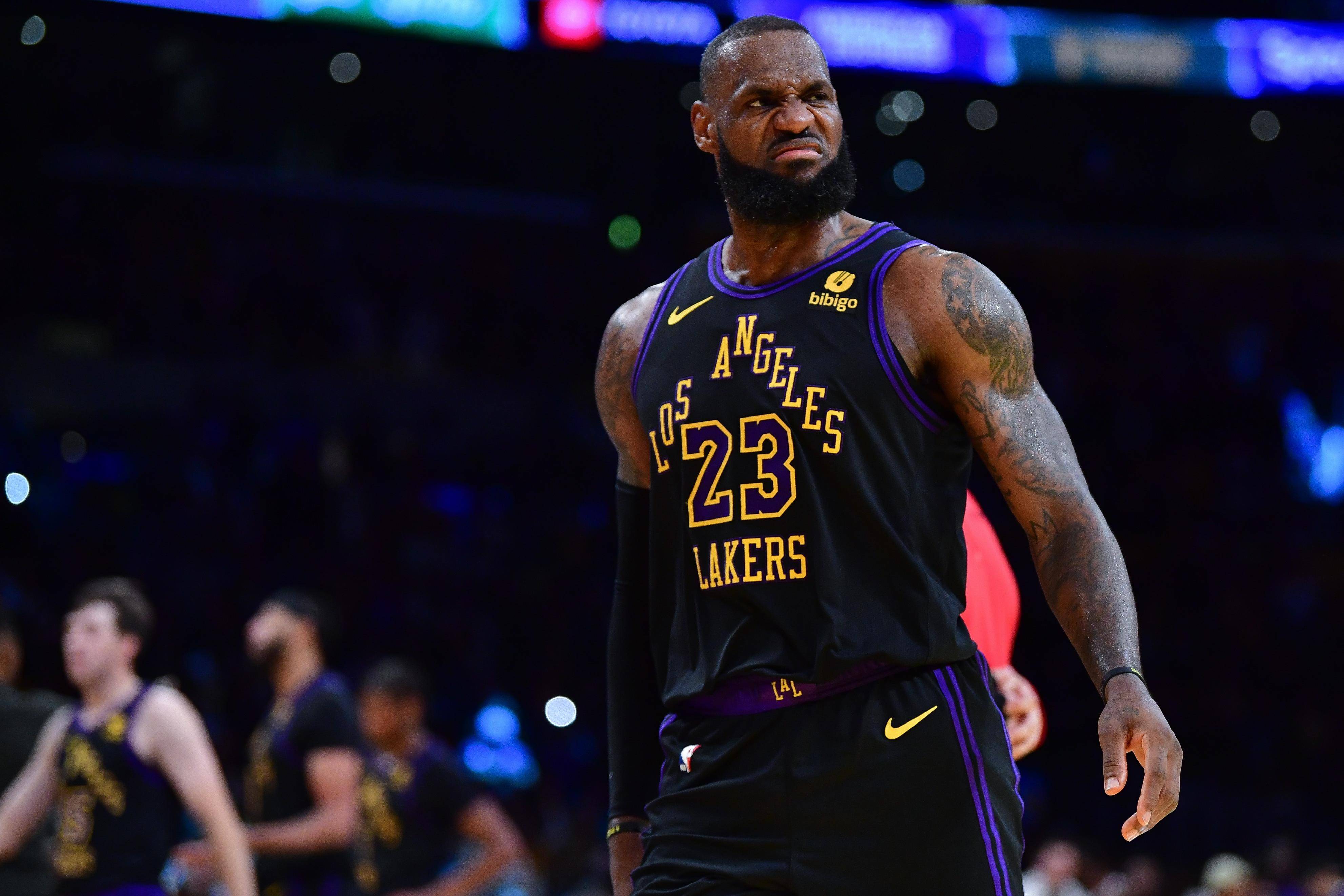 开云体育下载-转会期体能课后,洛杉矶湖人复出首秀备战NBA季后赛,震撼外界,更衣室氛围转暖的简单介绍